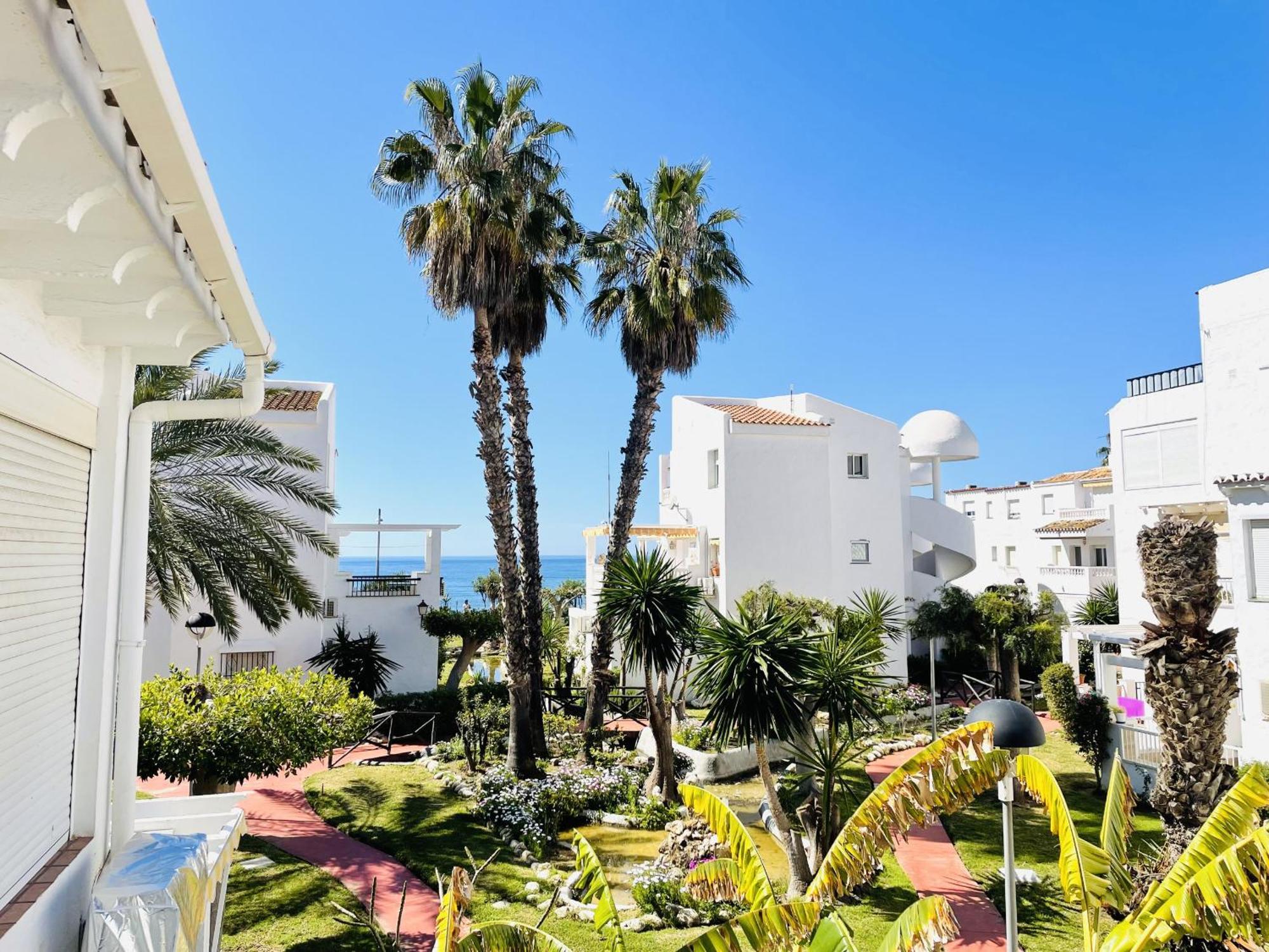 Apartamento Laguna Beach At Home Торрокс-Коста Экстерьер фото